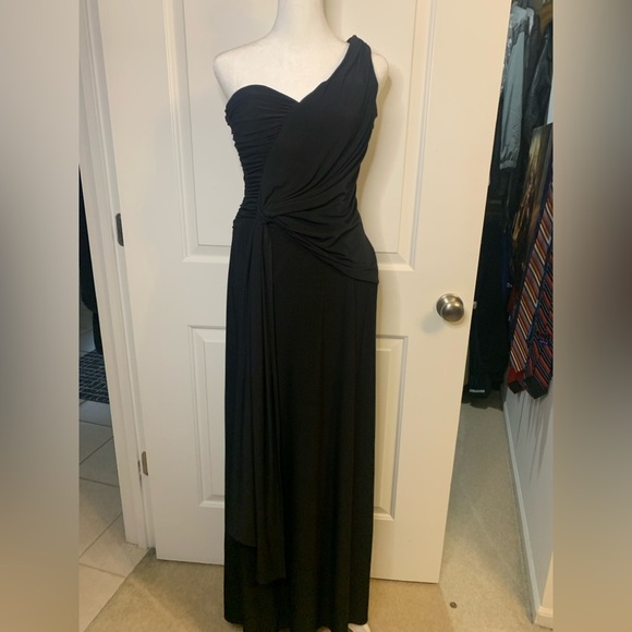 Women’s Evening Black Long Dress, one shoulder strap, size 8, P2P 18”, used once - Picture 1 of 7